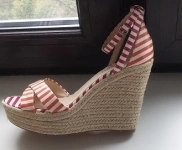 NINE WEST босоножки, размер 36 ,ремешок на щиколотке, скругленный носок, танкетка. Состояние новые . Цена  3000  .Nine West картинка из объявления