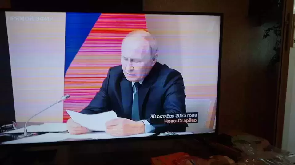 Комплектующие с телевизора HAIER LE43K6000SF с поврежденной матри картинка из объявления