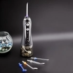 Портативный ирригатор Revyline RL 450 Black для гигиены рта в объявлении 1 фото Портативный ирригатор Revyline RL 450 Black для гигиены рта картинка из объявления