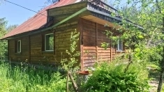 Добротный крепкий дом в лесу на хуторе картинка из объявления