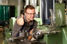 Требуется Токарь на производство (Вахтовым Методом) картинка из объявления