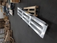 Промежуточный стол для трала в объявлении 3 фото Промежуточный стол для трала картинка из объявления