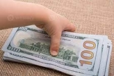 Предлагайте кредиты между особо серьезными картинка из объявления