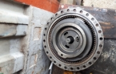 Редуктор хода без гидроматора hitachi zx 240-3 картинка из объявления