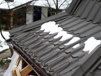 Обогрев крыши. Обогрев водостоков. Греющий кабель картинка из объявления