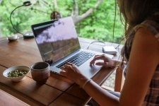 Помощник менеджера (удаленно) картинка из объявления