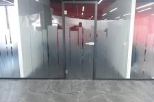 Тонирование окон, дверей в доме, коттедже картинка из объявления