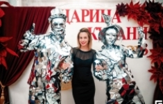 Зеркальные люди на встречу гостей в объявлении 5 фото Зеркальные люди на встречу гостей картинка из объявления