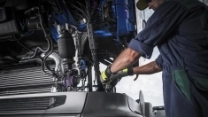 Ремонт тягочей и обслуживание техники в объявлении 1 фото Ремонт тягочей и обслуживание техники картинка из объявления