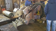 Мощный крашер гидравлический на экскаватор картинка из объявления