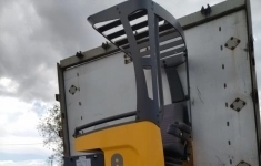 Штабелер типа reach-truck ATLET UND 140 в объявлении 3 фото Штабелер типа reach-truck ATLET UND 140 картинка из объявления