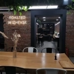 Продавец в кофейне картинка из объявления