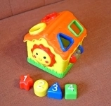Игрушка развивающая домик сортер в объявлении 2 фото Игрушка развивающая домик сортер картинка из объявления