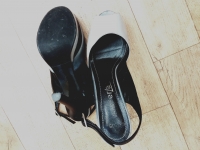 босоножки женские, серые на платформе бу в хор. состоянии картинка из объявления