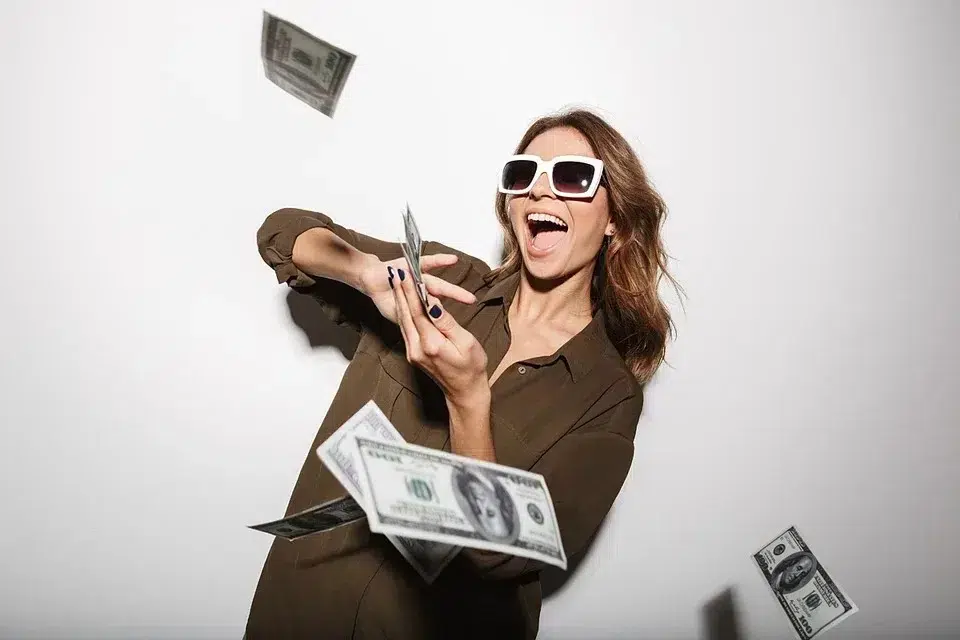 От 10.000$ в месяц. Работа для девушек в Москве. 60/40. картинка из объявления